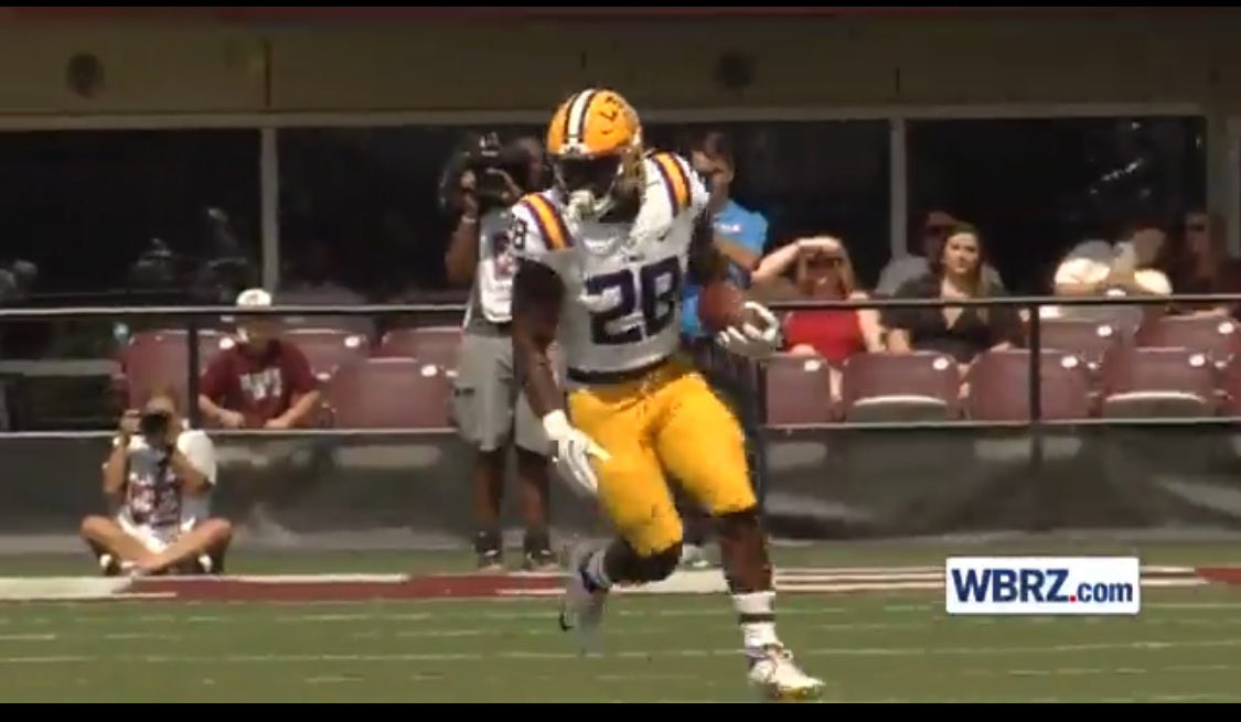 BatonRouge_1's tweet photo. Nobody talking about #KalebJackson the LSU running back I see as a sleeping giant Superstar. He runs track and is faster and hits hard as Leonard Fournette! Why is he not getting more attention? #LSUFootball #SEC https://t.co/0jT6YoQWaV