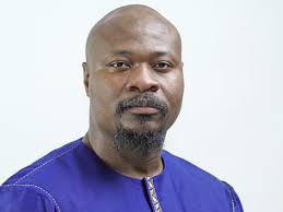 Guy Marius SAGNA, un député sénégalais qui est en train de courir avec l'âme de valet locaux au sein du parlement de la CEDEAO.

Maximum de cœur pour lui.... Wallaye qu'il est en train de créer une véritable révolution au sein du parlement de la CEDEAO