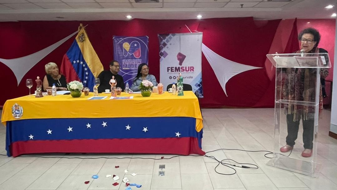 Ofic_Inamujer's tweet photo. #Inamujer || Femsur finalizó ciclo de foros en materia internacional con enfoque de género y llevó a cabo el cierre del 11vo ciclo de foros en materia internacional con enfoque de género, en los espacios Banmujer de la ciudad capital.

#PuebloVictorioso 
@NicolasMaduro https://t.co/E7N6jYyPk8