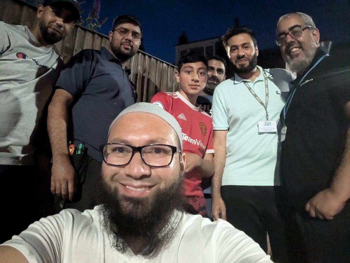 MothinAli's tweet photo. Out with local community members and Leeds youth services, keeping the situation in Harehills calm and safe. Engaging with members from all communities to provide reassurance @JuniorSportsHub @YouthServiceENE https://t.co/YTf8W25Gqp