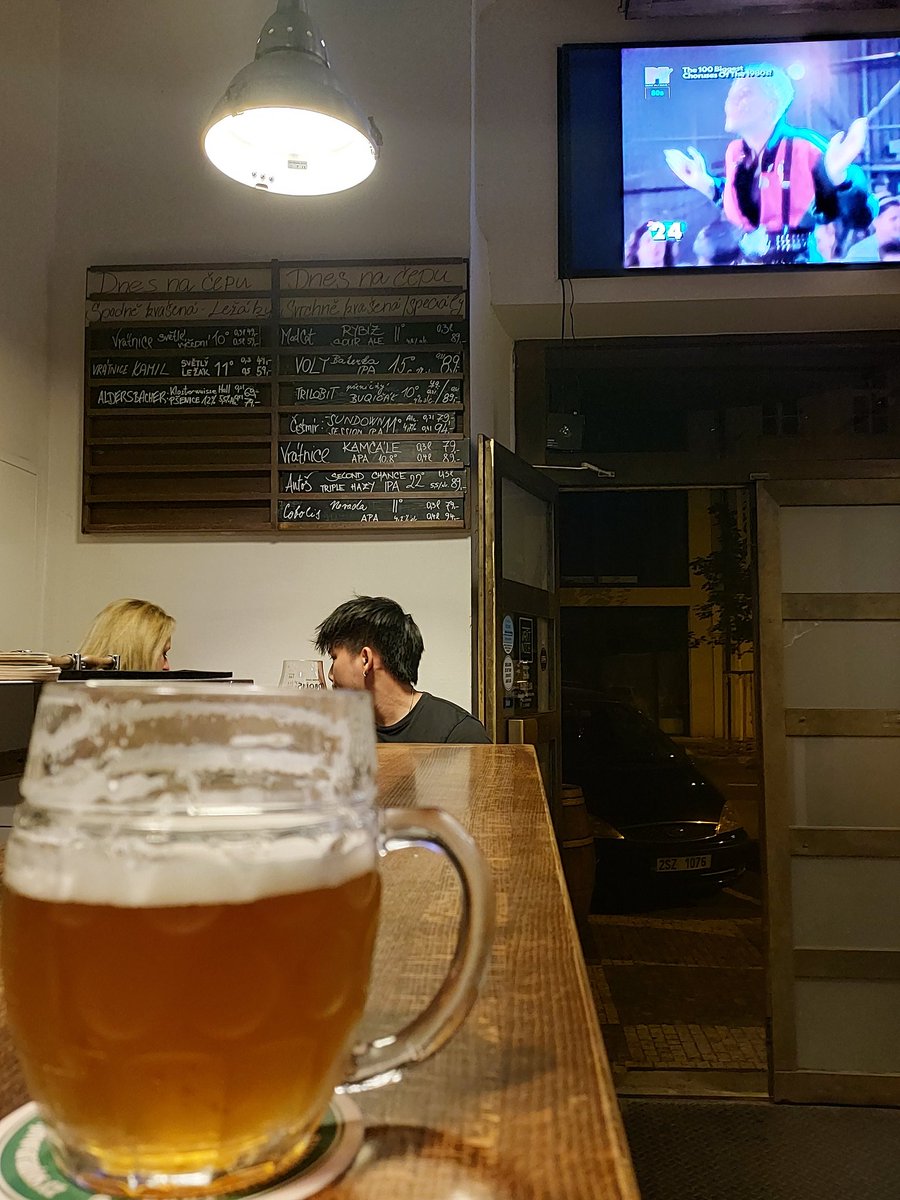 GregoritoCze's tweet photo. Vrátnice, Thámova 7, Praha-Karlin. https://t.co/V5Ya0JhTmh