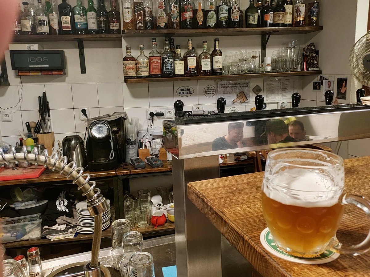GregoritoCze's tweet photo. Vrátnice, Thámova 7, Praha-Karlin. https://t.co/V5Ya0JhTmh