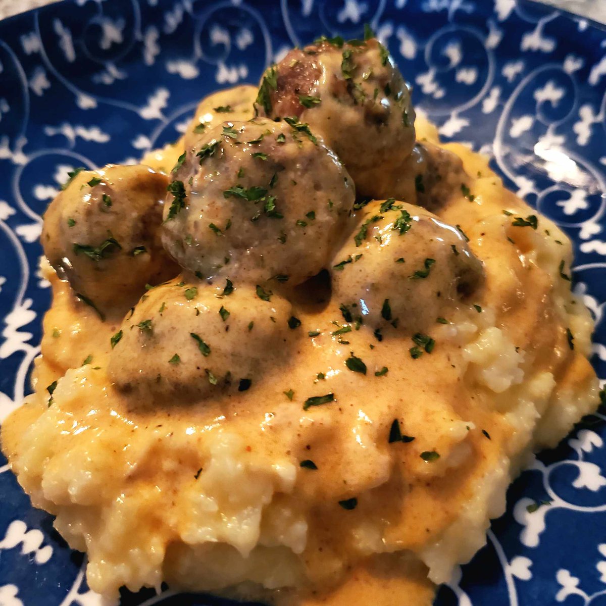 pebblesdapibble's tweet photo. Meatballs with creamy cajun gravy over a bed of cheesy mashed cauliflower 😋 https://t.co/kmNHJCCOdH