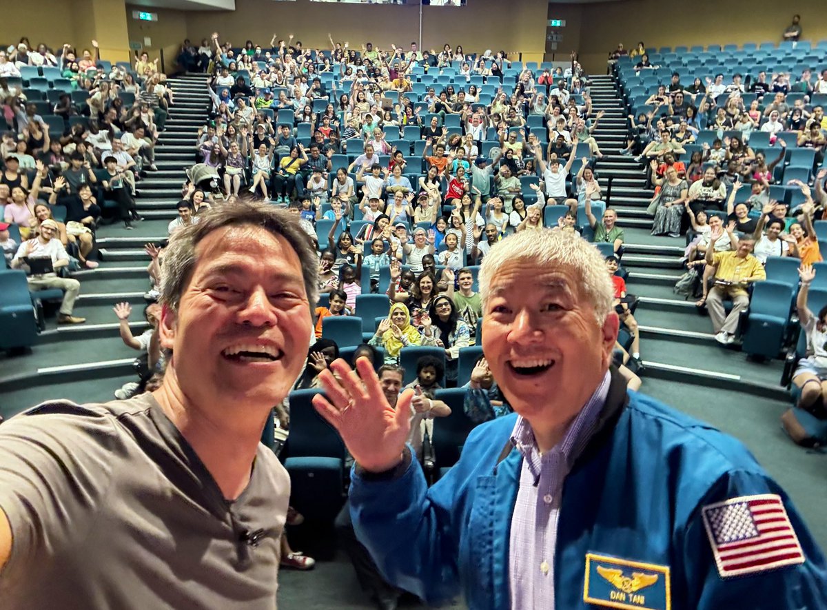 Kevin_Fong's tweet photo. 2 shuttle missions, 1 ISS expedition, 5 space walks, 130 days in space. We were *super* lucky to have my buddy @Astro_Tani speaking at the UCL Festival of Engineering today, inspiring the next generation of engineers. Thanks again Dan!! https://t.co/DKOltoZmem