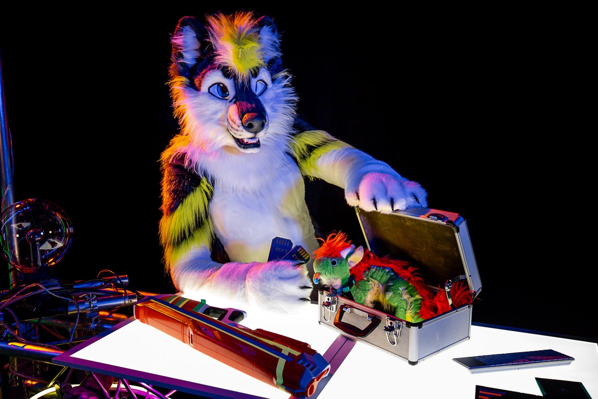 FuzzyCodec's tweet image. I have wares if you have coin. #FursuitFriday #furry #Fursuit

✂️: @nukecreations