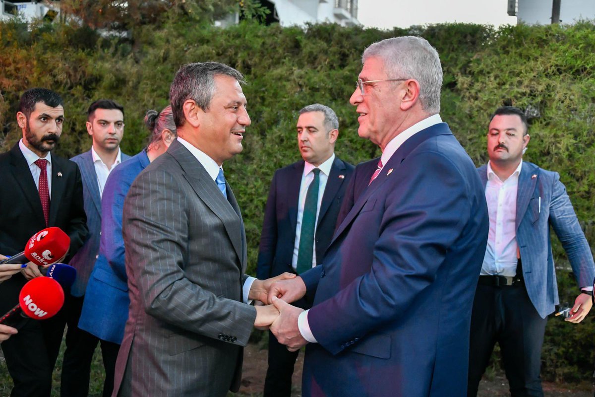 Kuzey Kıbrıs Türk Cumhuriyeti'nin Barış ve Özgürlük Bayramı’nın 50’nci yıl dönümü sebebiyle Cumhuriyet Meclisi Başkanı Sayın Zorlu Töre tarafından düzenlenen resepsiyona Parti heyetimiz ile birlikte katıldık.

Bizlere gösterdikleri ilgi ve konukseverlik için Başkanımıza bir kez