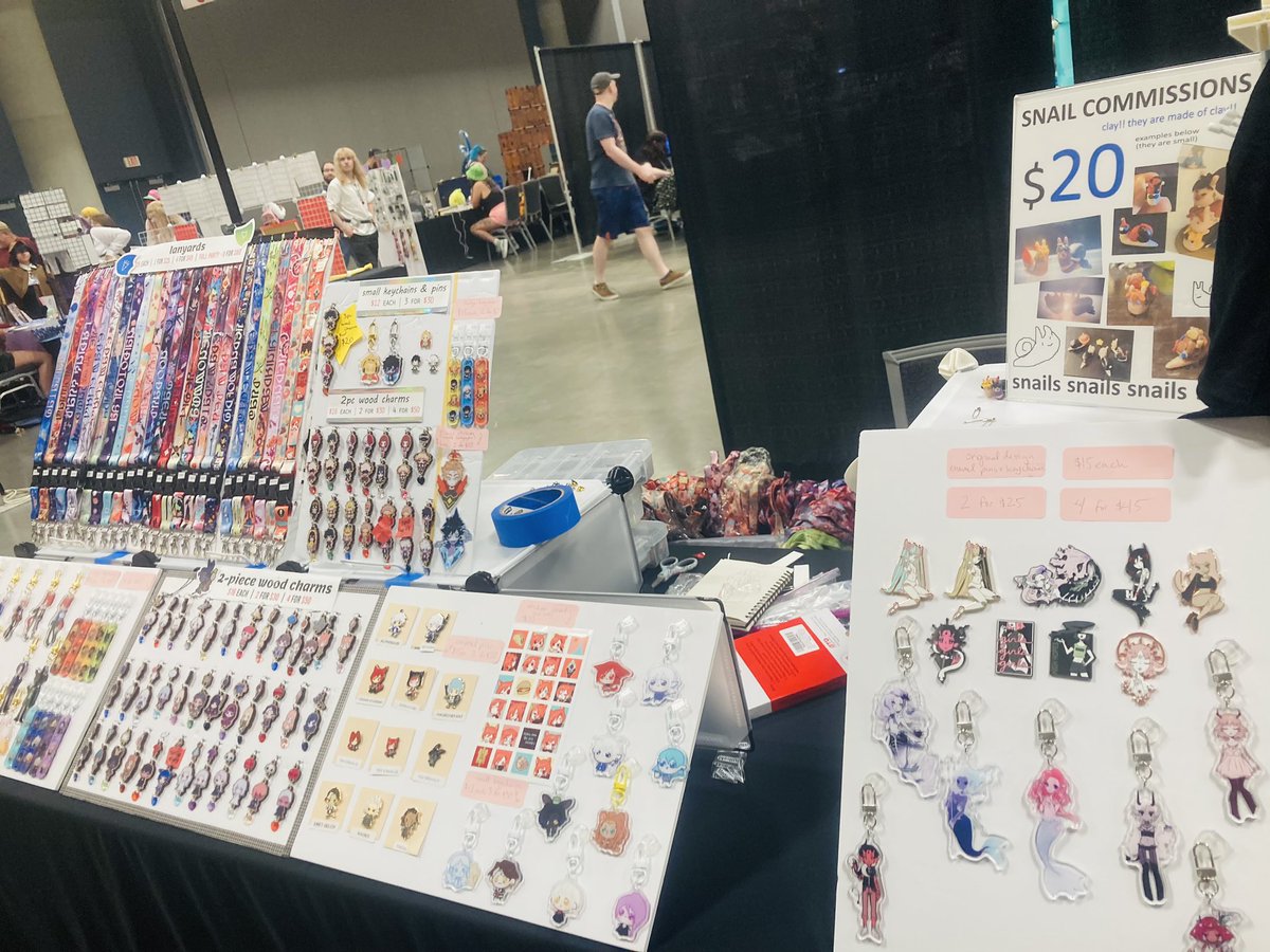 verraise's tweet photo. hi im at kuronekocon in spokane this weekend o/

come get a snail https://t.co/CYSF8hgJUr