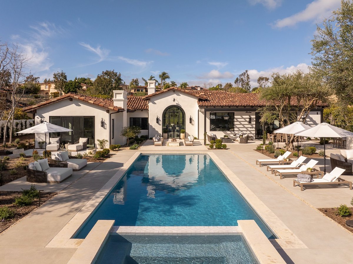 *slams laptop shut until Monday*⁠
⁠
Thank you for the inspiration!⁠
Architect: @willandfotsch ⁠
Builder: <a href="/california/">California</a>.home.builders ⁠
Photography: @basilephoto ⁠
Design: @brookewagnerdesign⁠