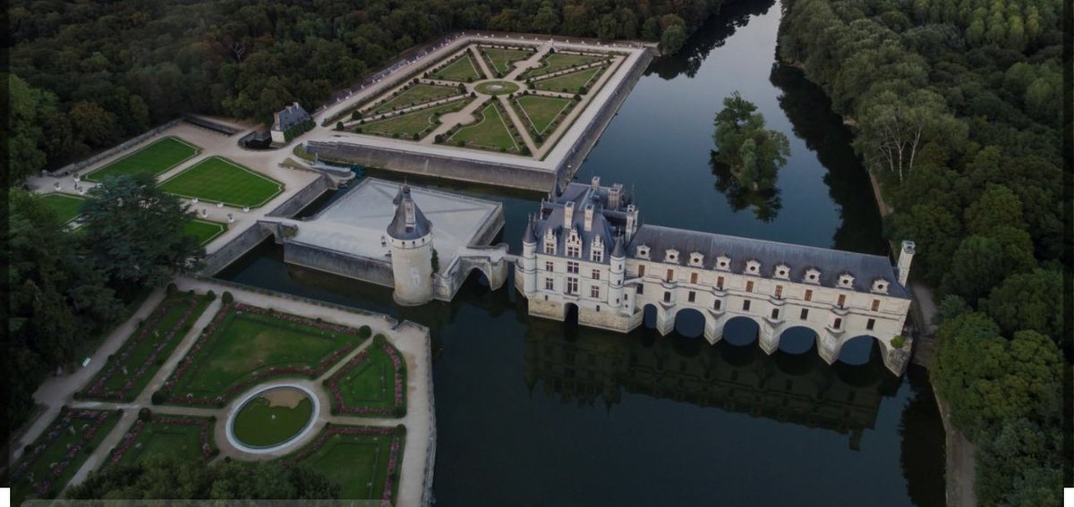 cavaorum's tweet photo. @PerseusLeGrand En Touraine ils ont fait des châteaux et non des ponts !  Chenonceau🇫🇷 https://t.co/RTC65XOjvi
