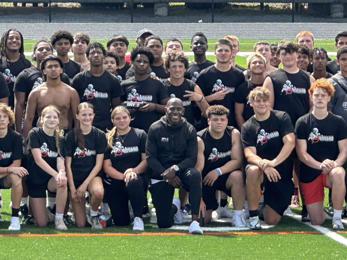Mckynna25's tweet photo. What offseason? Met with my batting coach in the morning then did speed and agility with #drivenelite. Thank you @Donald_Driver80 for the great workout and camp. Had so much fun and learned a lot!!! Want it as much as you want to breathe!! @2010Wisconsin https://t.co/4zZJv5FOdX
