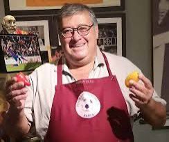 Estimat Fermí, quin greu saber que ja no gaudirem més del teu mestratge culinari, do de conversa, lectures i passió barcelonista. Un personatge irrepetible fet de curiositat, saber, ironia i generositat. Les trobades de “Colla a taula” han fet de tu el nostre déu dels lars. DEP.