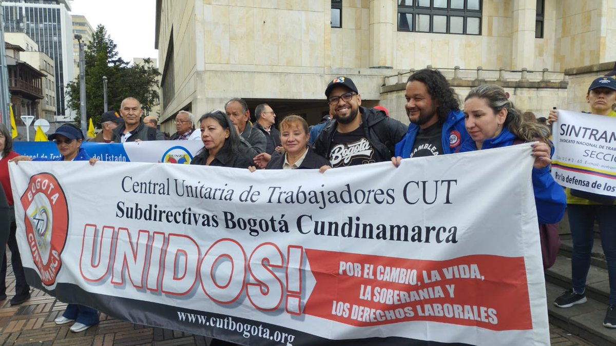 SUNET Bogotá (@sunetbogota) on Twitter photo Gracias a la movilización, la unidad sindical y extensas jornadas de debate, fue aprobado el incremento salarial en la Mesa de Negociación entre la Bancada Sindical y la Administración de <a href="/Bogota/">Alcaldía de Bogotá</a>
👉🏼 2025: IPC + 1,7%
👉🏼 2026: IPC + 1,75%
#LucharSíSirve 💪🏼 Gracias a la movilización, la unidad sindical y extensas jornadas de debate, fue aprobado el incremento salarial en la Mesa de Negociación entre la Bancada Sindical y la Administración de <a href="/Bogota/">Alcaldía de Bogotá</a>
👉🏼 2025: IPC + 1,7%
👉🏼 2026: IPC + 1,75%
#LucharSíSirve 💪🏼