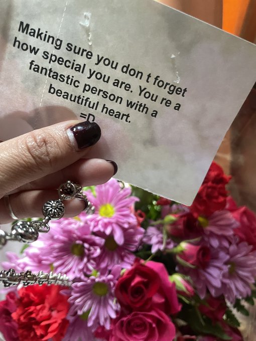 Flowers just because. Thank you for being so sweet J, smiles all day🥰 https://t.co/pg7cqsVYVH