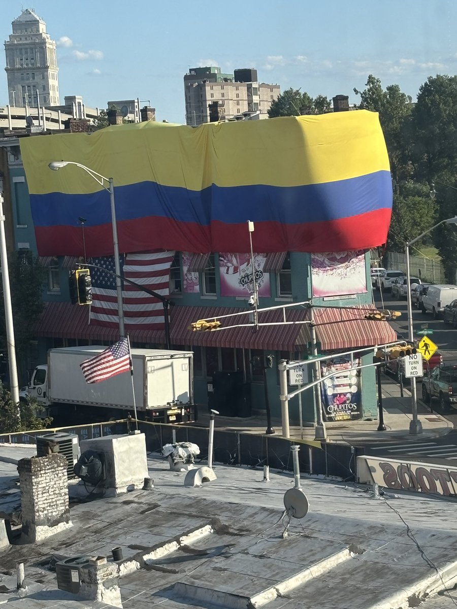 natalitaporvida's tweet photo. Only in Elizabeth https://t.co/0XzFoKgPKI