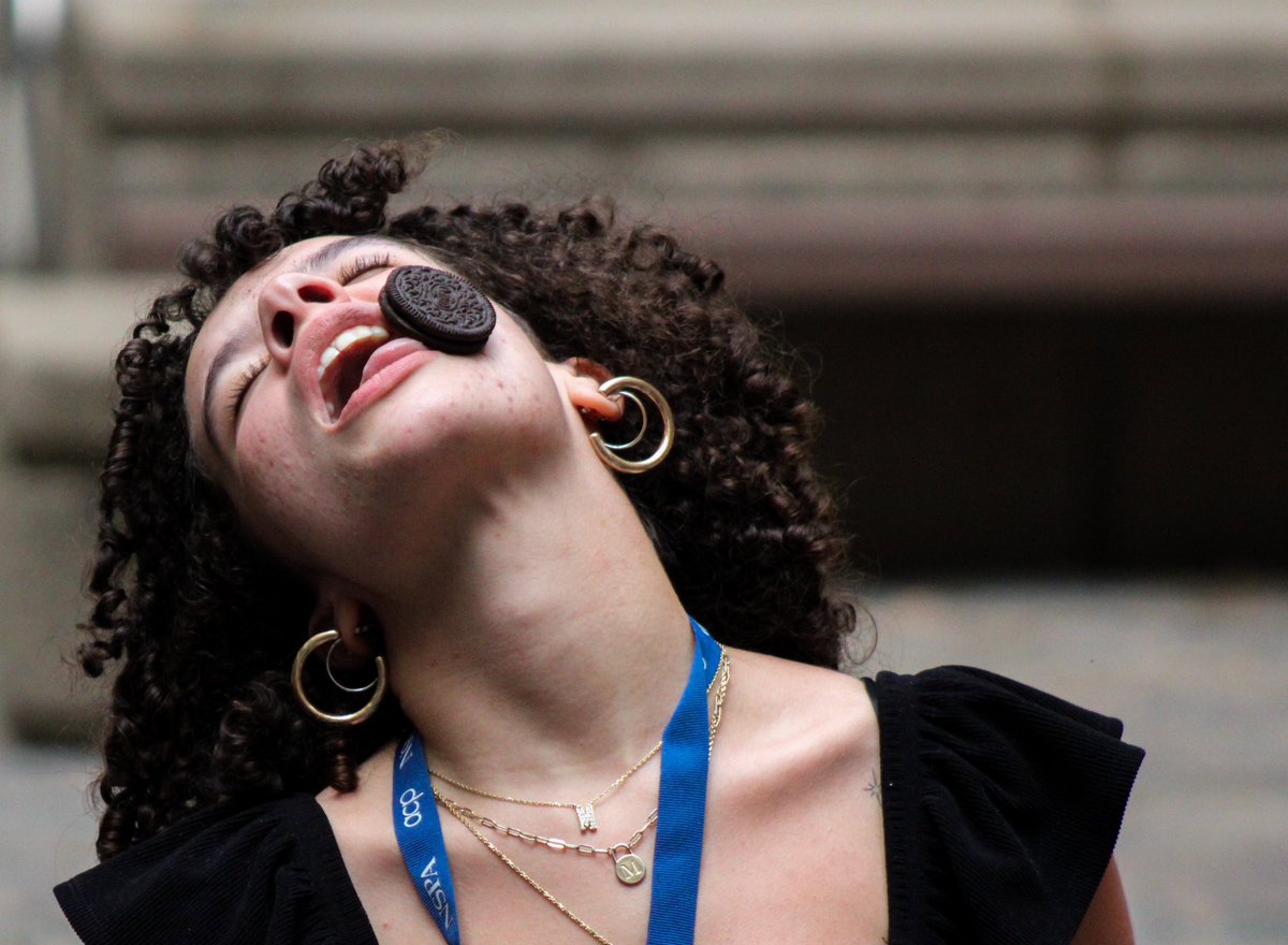 izzinchini's tweet photo. Having so much fun outside Murphy Hall shooting the annual @acpress photography oreo face race!
@acpress @UMNews #cmmw24 https://t.co/UL1swblXLm