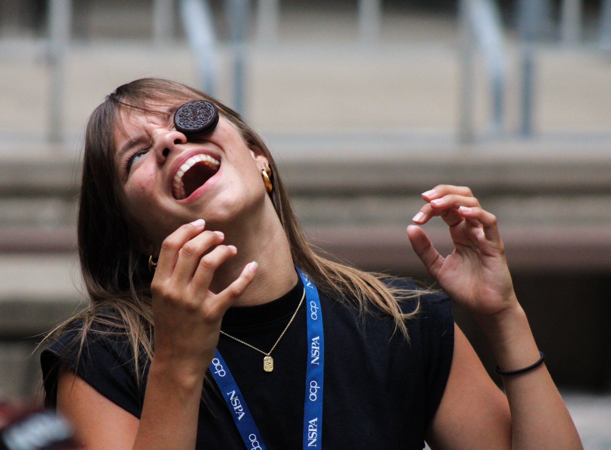 izzinchini's tweet photo. Having so much fun outside Murphy Hall shooting the annual @acpress photography oreo face race!
@acpress @UMNews #cmmw24 https://t.co/UL1swblXLm