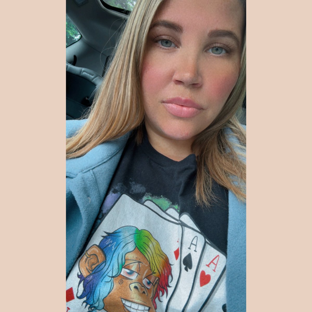 nftmum_'s tweet image. Ayooo CT Family! 🫶🏼 mums been busy irl 💪🏼😎💰 but just wanted to pop up to say GmGm 💜😘 AND to flex this fuggin 🔥 Tee from @mynftecom cos I’m in love.. the fit 👌🏼 the quality 👌🏼 the design.. 10.10 😍 @Crypt0_jr Thank you 🙏🏼🥰 I’ma be needing some more real soon! 🤩 

I see $SOL…