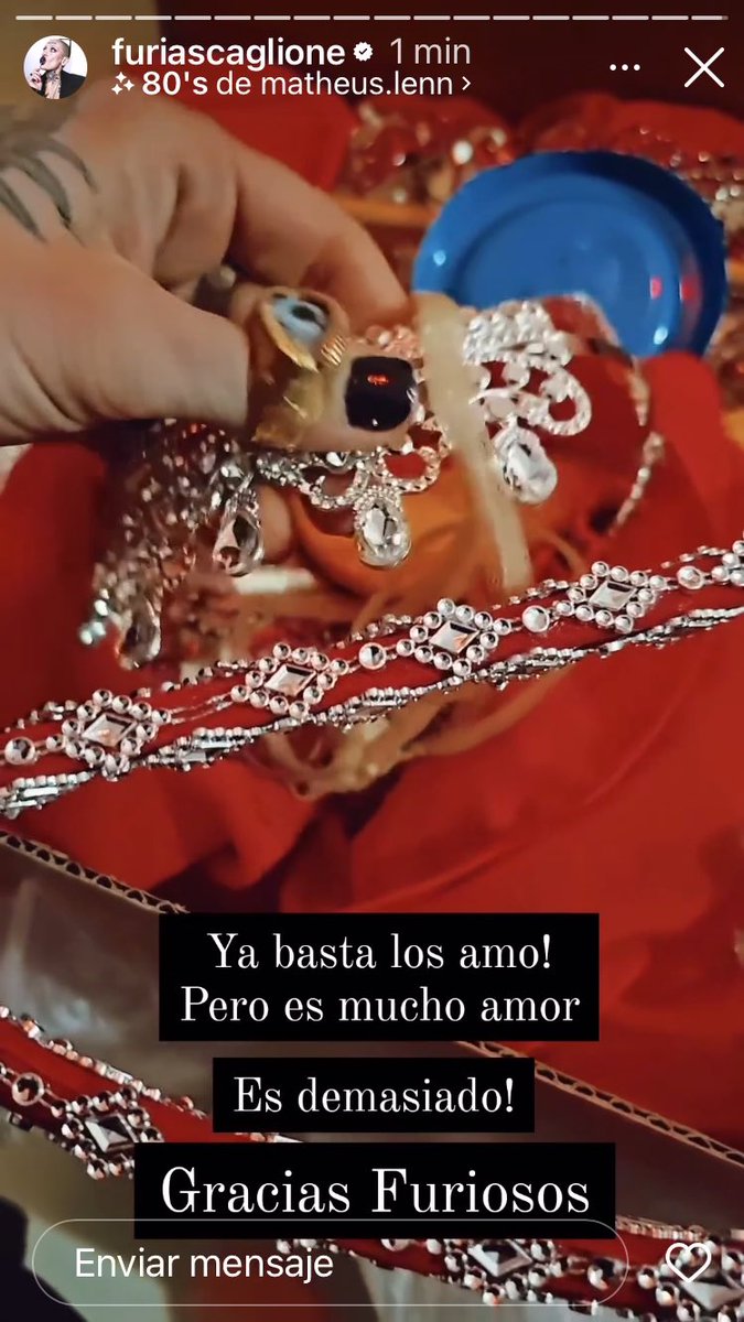 furiosa_x's tweet photo. No se qué es pero necesito verla con eso puesto🤩 El rojo le queda hermoso #GranFuria https://t.co/IOWK6jmKET