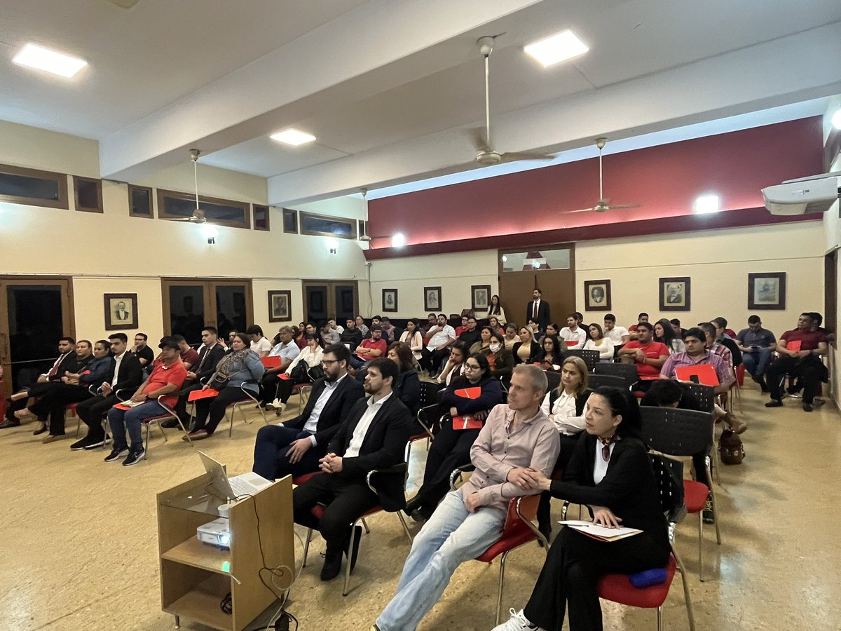 academia_CAL's tweet photo. Arrancamos con el primer módulo de charlas sobre liderazgo político en la ANR. 
Auditorio lleno hoy viernes 18:00 hs. @ANRParaguay https://t.co/Ujv7CFwgSk