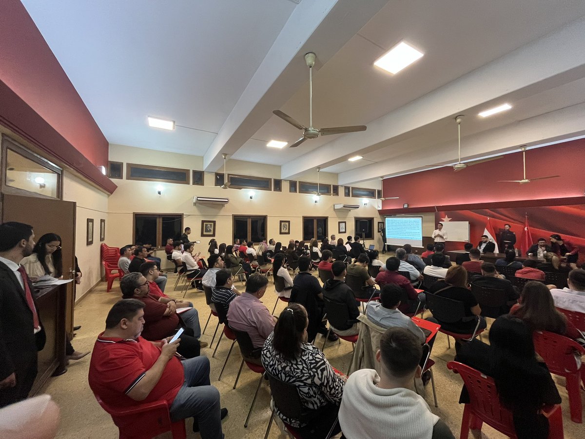 academia_CAL's tweet photo. Arrancamos con el primer módulo de charlas sobre liderazgo político en la ANR. 
Auditorio lleno hoy viernes 18:00 hs. @ANRParaguay https://t.co/Ujv7CFwgSk