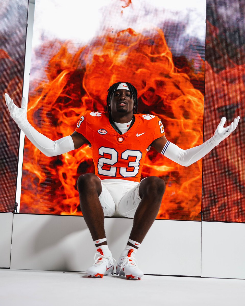 A2hton_'s tweet photo. Year 1 let’s do it!! 💯💯 @ClemsonFB #ALLIN https://t.co/vC1DrTqCzY