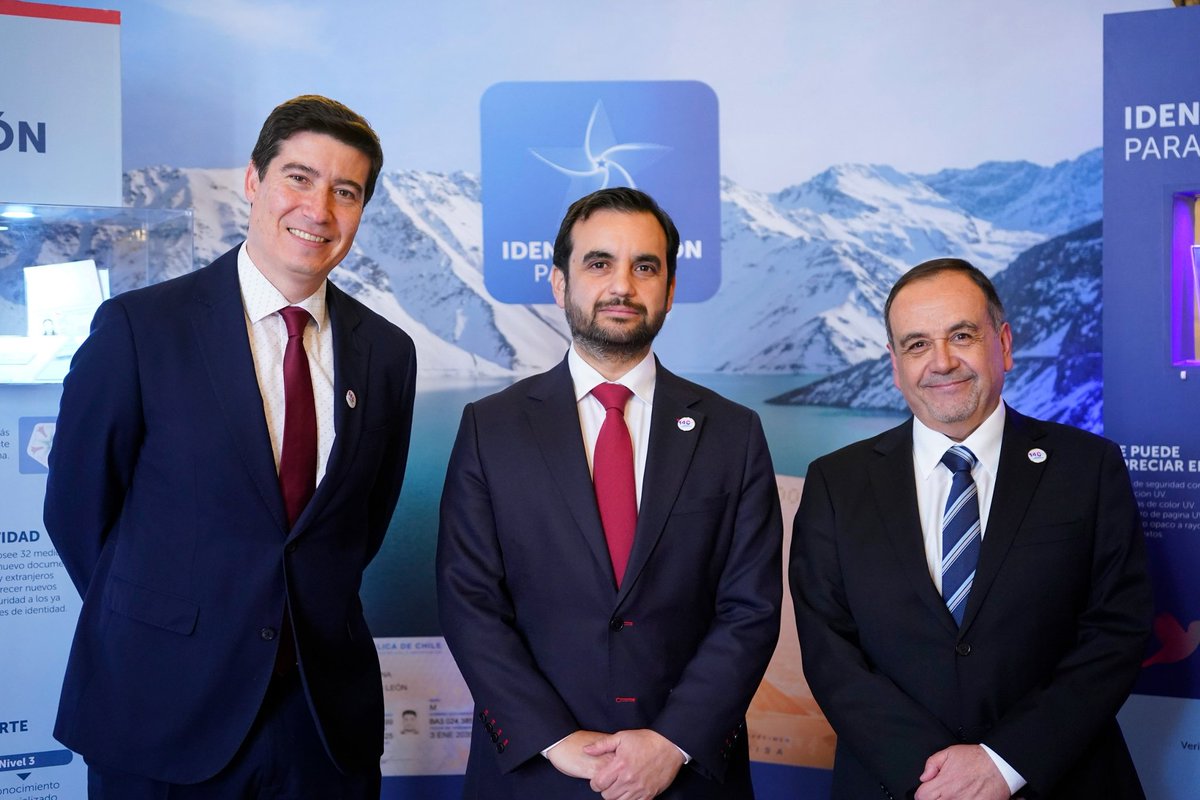 SubseDDHH's tweet photo. Ministro (s) de @MinjuDDHH, @jgajardofalcon, junto al subsecretario de Derechos Humanos, @XAltamirano_ y la subsecretaria @Segpres , @mlobospalacios, acompañaron al director nacional del @RegCivil_Chile, en el acto de conmemoración del aniversario número 140 del Servicio https://t.co/s13Mfzq0BK