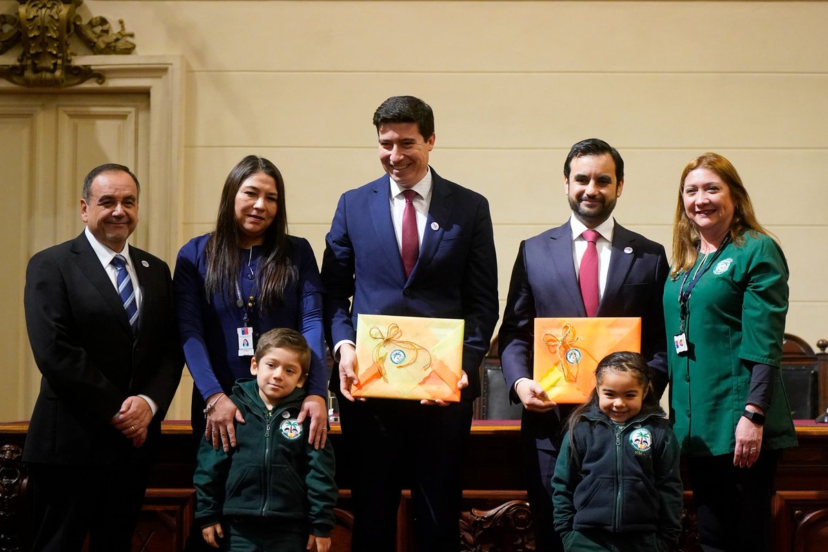 SubseDDHH's tweet photo. Ministro (s) de @MinjuDDHH, @jgajardofalcon, junto al subsecretario de Derechos Humanos, @XAltamirano_ y la subsecretaria @Segpres , @mlobospalacios, acompañaron al director nacional del @RegCivil_Chile, en el acto de conmemoración del aniversario número 140 del Servicio https://t.co/s13Mfzq0BK