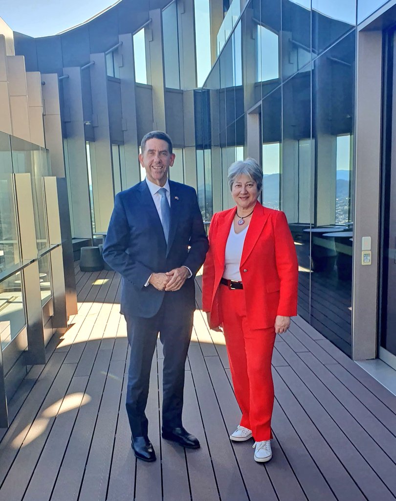 VickiTreadell's tweet photo. Thank you #Queensland Deputy Premier @camerondickqld &amp; Justin McGowan @tradeinvestqld for your time.
@Lucy_EM_ &amp; I enjoyed our meeting with you.
It was good to catch up, discuss trade &amp; investment opportunities between your state &amp; the UK especially with the 🇬🇧🇦🇺 FTA. https://t.co/t38otm7MYT