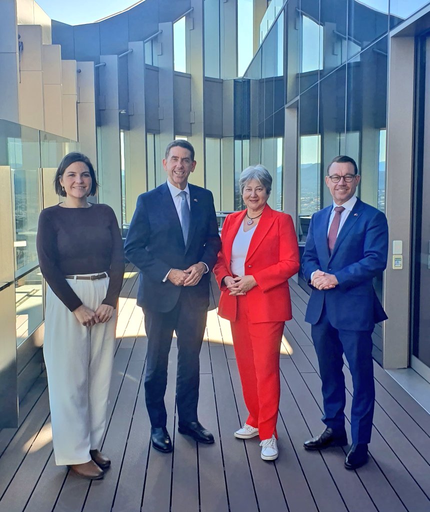 VickiTreadell's tweet photo. Thank you #Queensland Deputy Premier @camerondickqld &amp; Justin McGowan @tradeinvestqld for your time.
@Lucy_EM_ &amp; I enjoyed our meeting with you.
It was good to catch up, discuss trade &amp; investment opportunities between your state &amp; the UK especially with the 🇬🇧🇦🇺 FTA. https://t.co/t38otm7MYT