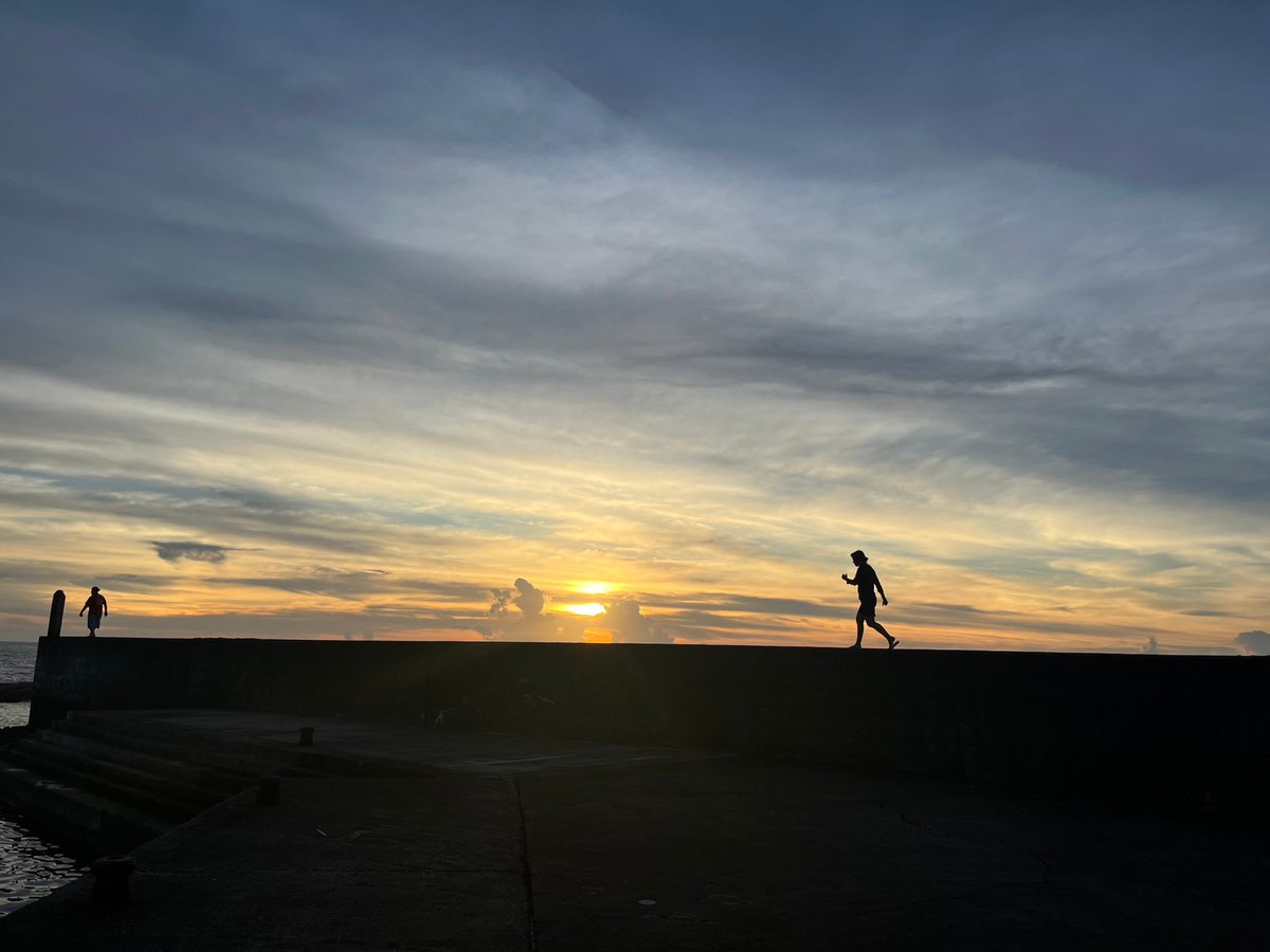 natomozuka's tweet photo. 夏休みがスタート

する前の日の夕方 https://t.co/TxJ8suYQZK
