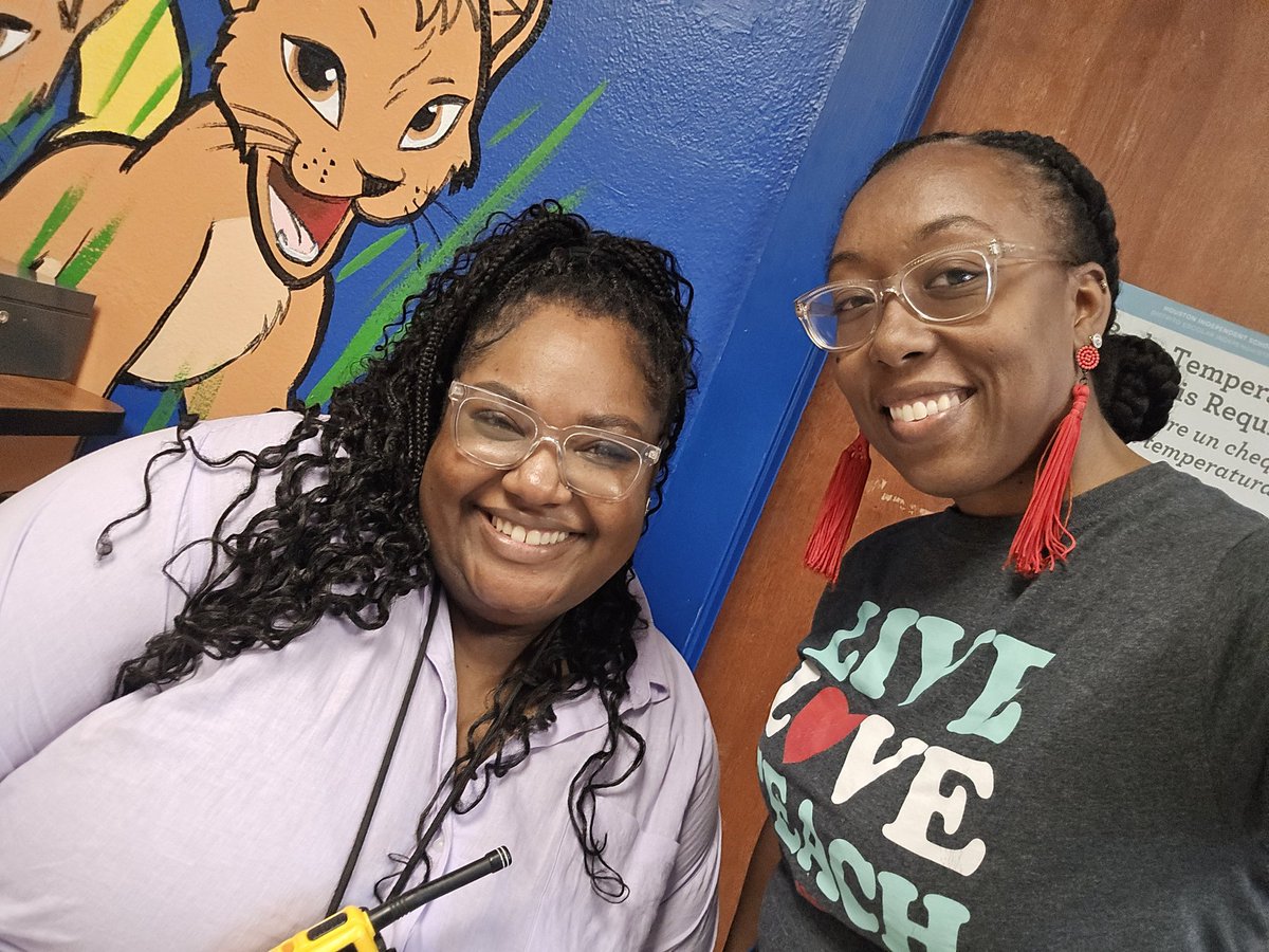 BetsyRossElem's tweet photo. We made it! Today was the last day of summer school, and everyone was all smiles! We want to give a big shoutout to Ms. Long for being an awesome summer school administration. A special thank you to everyone at Looscan for such great hospitality. https://t.co/FleHhYMYmo