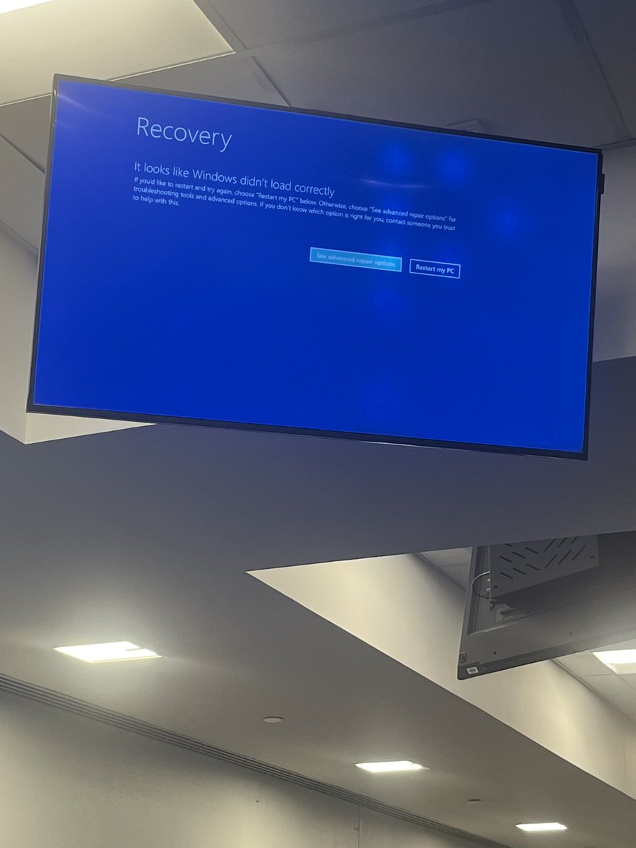 thicketymd's tweet photo. Still a problem in Fort Lauderdale @AmericanAir y'all have me flying into a city with no transportation to the hotel and then on standby for my final destination #CloudStrike https://t.co/ddxhskYGE3