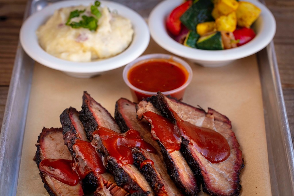 Feast your eyes on the ultimate combo plate! 🍖🔥  Sauce it up and dig in! #BadToTheBoneBBQ #ComboPlate #BBQLovers #FeastMode #SauceItUp