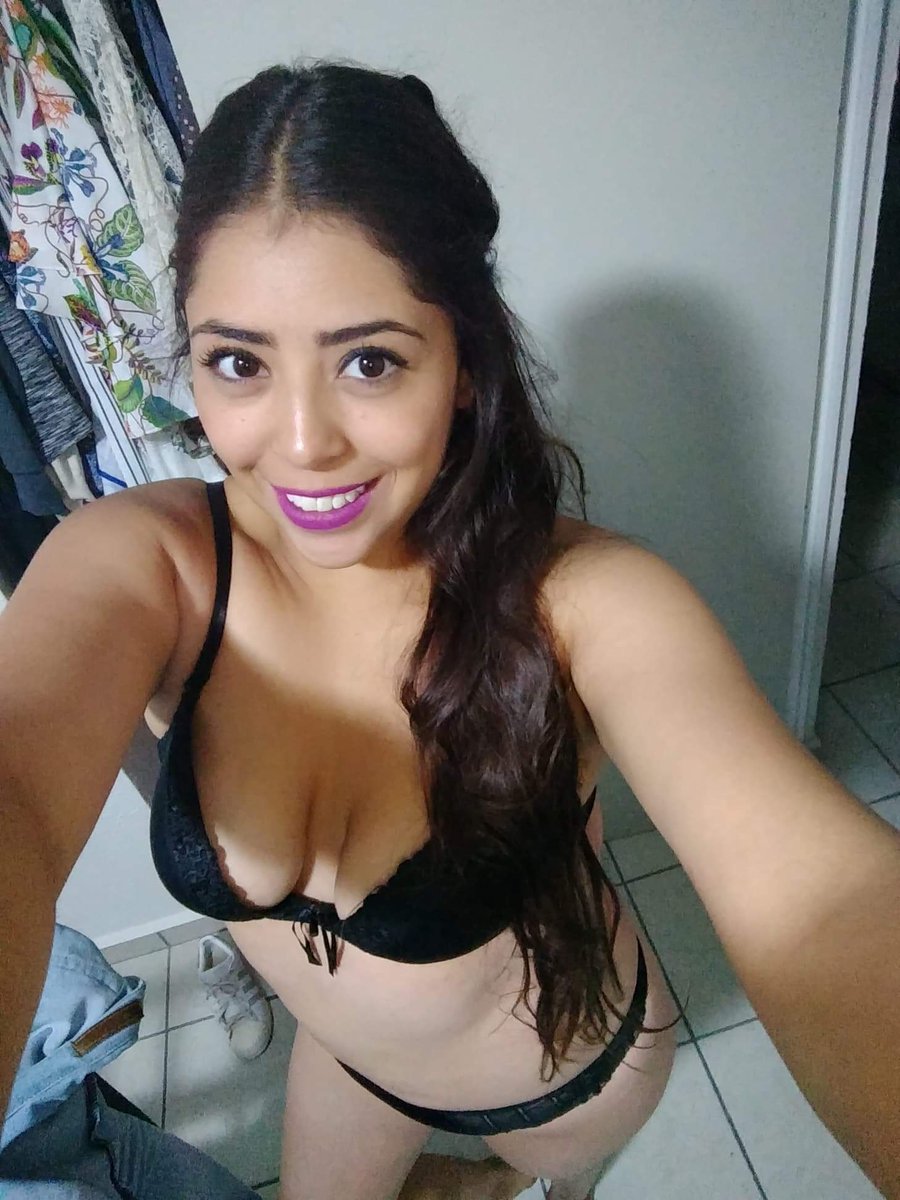 ChicasSuperCute's tweet photo. Estoy estrenando ropa interior, ¿cómo me veo? https://t.co/Ys0qAtlgDL