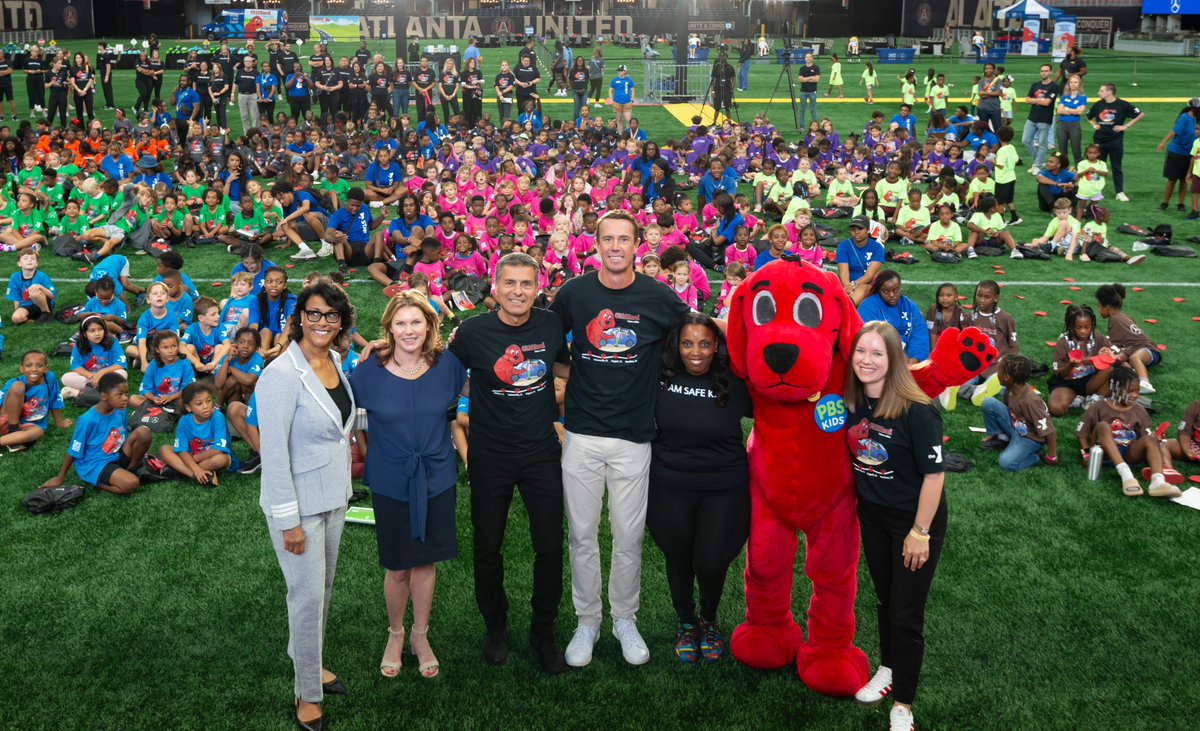 Matt Ryan (@m_ryan02) on Twitter photo Honored to team up with <a href="/MercedesBenzUSA/">Mercedes-Benz USAㅤ</a> & <a href="/atlantaymca/">YMCA of Metropolitan Atlanta</a> to teach kids about car safety with @SafeKids, celebrating their new book Clifford Takes a Ride.
Big thanks to everyone involved and the amazing kids who participated!
#RideSafeWithClifford #DrivingYourFuture #MBAmbassador Honored to team up with <a href="/MercedesBenzUSA/">Mercedes-Benz USAㅤ</a> & <a href="/atlantaymca/">YMCA of Metropolitan Atlanta</a> to teach kids about car safety with @SafeKids, celebrating their new book Clifford Takes a Ride.
Big thanks to everyone involved and the amazing kids who participated!
#RideSafeWithClifford #DrivingYourFuture #MBAmbassador