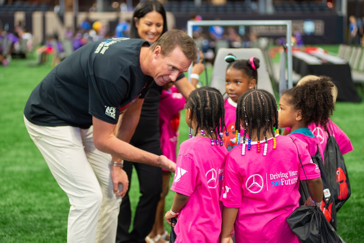 M_Ryan02's tweet image. Honored to team up with @MercedesBenzUSA &amp;amp; @atlantaymca to teach kids about car safety with @SafeKids, celebrating their new book Clifford Takes a Ride.

Big thanks to everyone involved and the amazing kids who participated!

#RideSafeWithClifford #DrivingYourFuture #MBAmbassador
