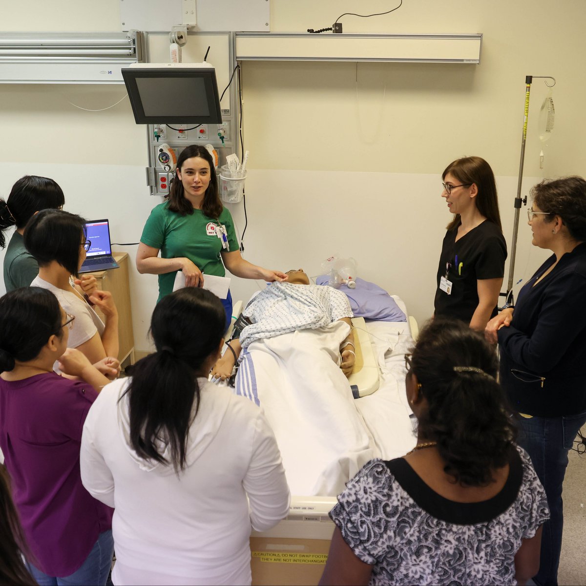 Simulations help our staff stay sharp and ready! Earlier this week, staff at the Grey Nuns hospital went through three scenarios:

⚪ Code white scenario.

🩸 Internal bleeding post-op resulting in cardiac arrest.

🦵 Lower leg compartment syndrome following vascular surgery.