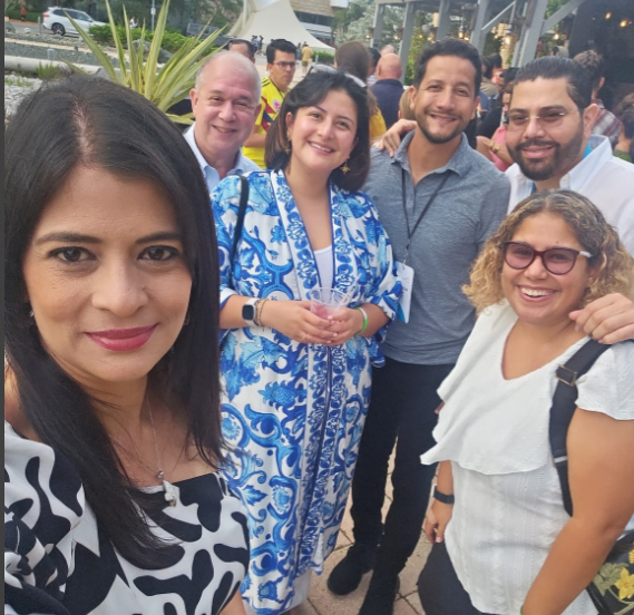 GENParaguay's tweet photo. 🎉 ¡Qué semana tan inspiradora en #GECplusPR! Sesiones de capacitación, reuniones estratégicas y una hoja de ruta ambiciosa. ¡Puerto Rico está en camino a una prosperidad sin precedentes! #Emprendedores https://t.co/gEdb5ikQdd