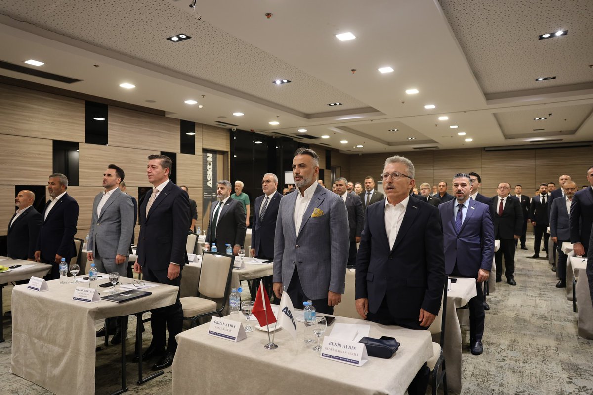 Türkiye için sadece Balkanlar’da bir devlet olmaktan çok daha büyük bir anlam ve mana ifade eden Bosna-Hersek ile dayanışmamızın tezahürü olarak Saraybosna’da gerçekleştirmiş olduğumuz 12. Dönem 3. Başkanlar toplantımızda istişarelerimizin ve almış olduğumuz kararların <a href="/ASKON/">ASKON 🇹🇷</a>