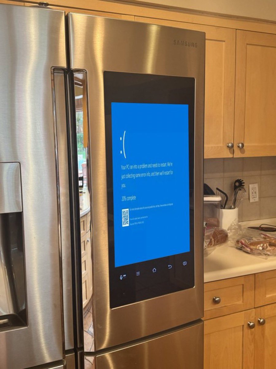 Apagón informático un viernes. <a href="/BeernesBostero/">BEERnes Bostero</a> no puede sacar las birras de la heladera...