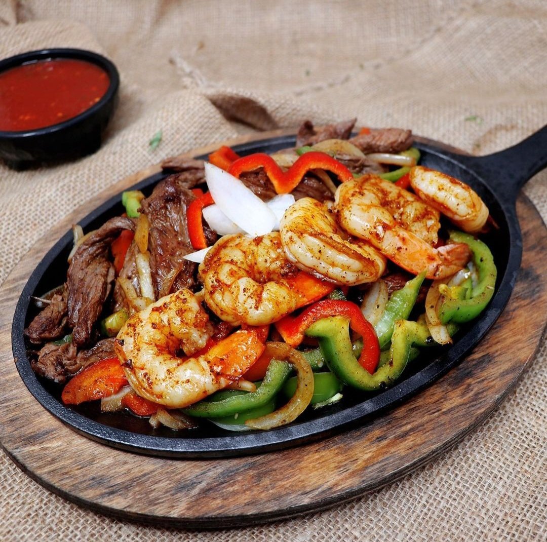 LittleOnionMex's tweet photo. Happy Fajitas Friday! The only thing better than our world famous fajitas is getting them for $5 off every Friday. Hey, would you look what day it is?

https://t.co/YotFLN3C9T

📍110 W MacArthur Blvd, Santa Ana

#santaana #ocfoodies #oceats #costamesa #mexicanfood #orangecounty https://t.co/I4r7EIWUl7