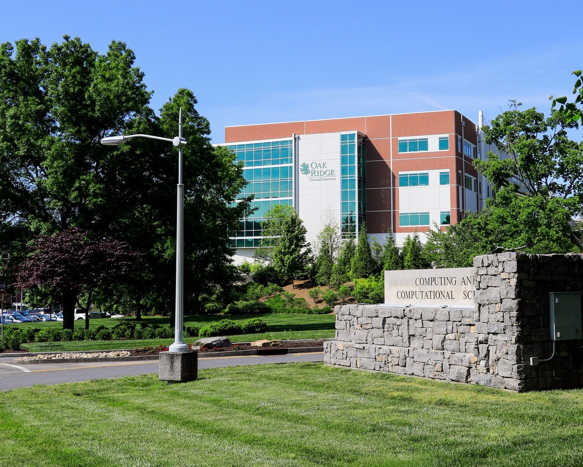 OLCFGOV's tweet photo. Discovery is coming! @ENERGY released a request for proposals today to advance its leadership in HPC, inviting vendors to submit their plans for Discovery, a successor to @ORNL's Frontier exascale supercomputer. https://t.co/S3OkOD9aSd https://t.co/XSH25iIpkK