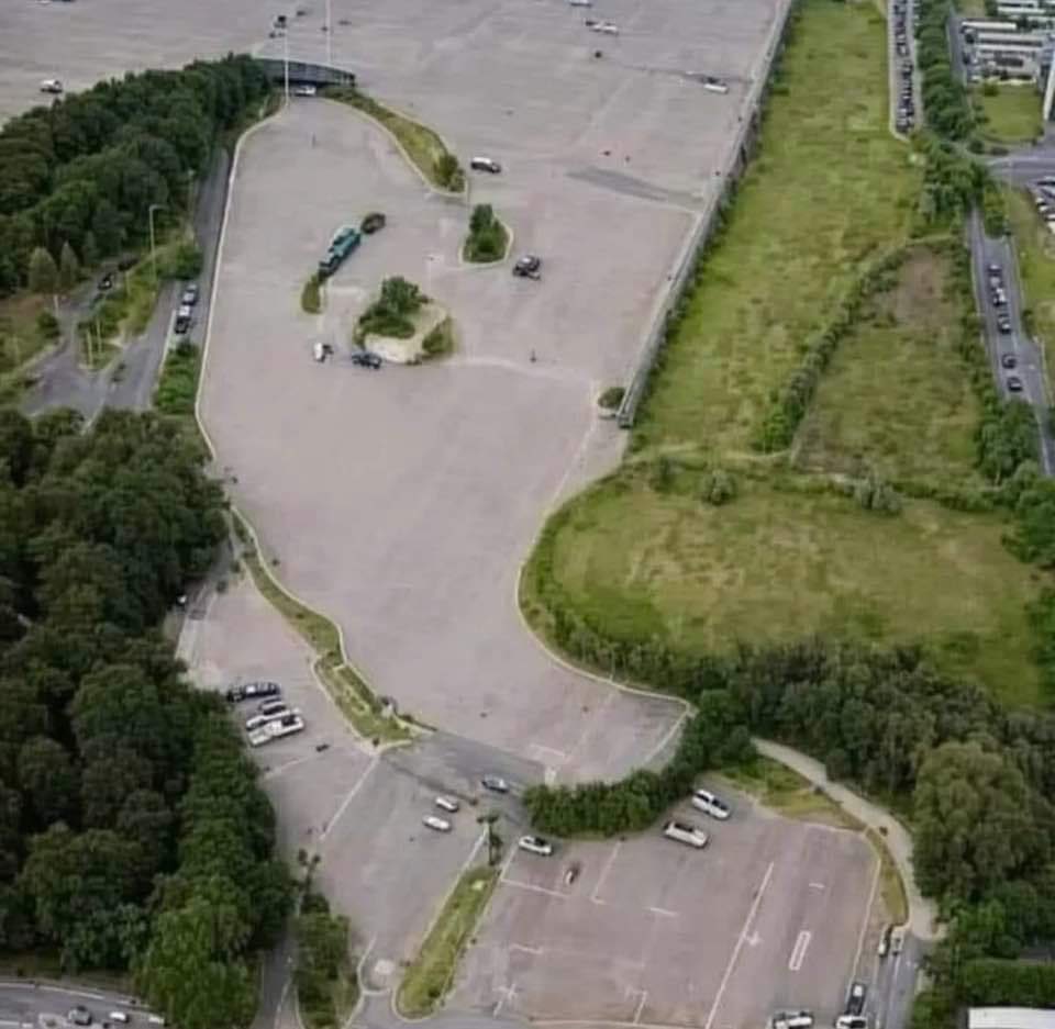 A nigga trynna find a parking spot you see one???