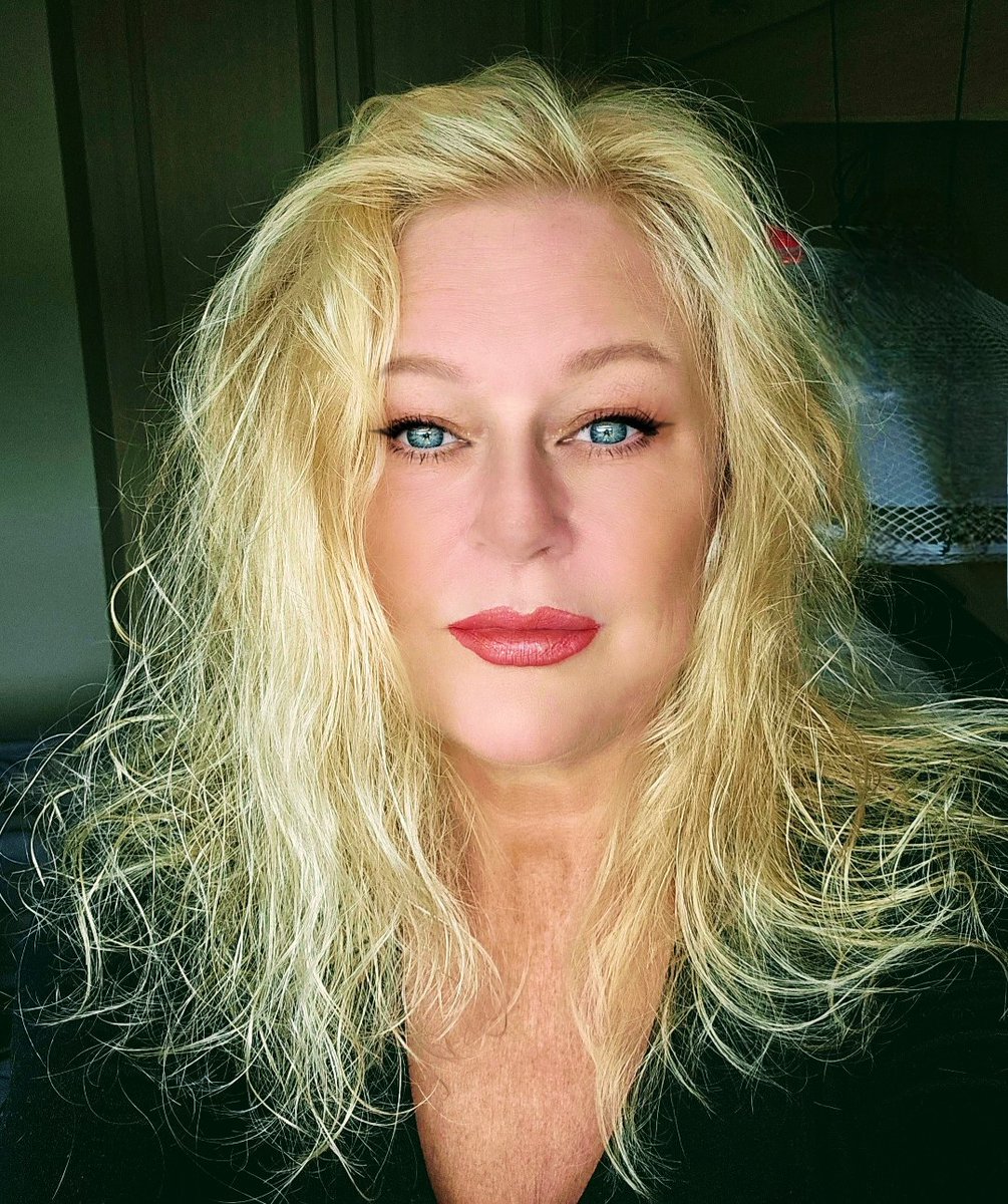 Happy Summer Weekend everyone! #pg3 #Page3 #Page3legend #PictureBank #theSun #glamour #page3classic #glamourmodel