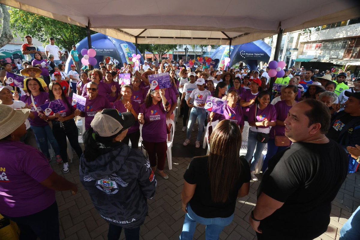 Soykarinacarpio's tweet photo. ¡Producir es Vencer! 

Estamos entregando 81 Créditos de Insumos agrícolas, para las mujeres de los municipios Mariño, Tovar, Rivas, Michelena y Lamas, gracias a nuestro Presidente @NicolasMaduro https://t.co/cZIiXFFyNl