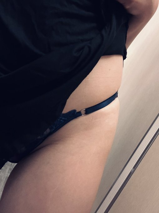 おはようございます☀ 今日は配信はLuuが来るまで Leeがソロ配信します❤️ 久々の一人🥹 心細いからみんな会いに来てね🥰 セクシーな下着で待ってるよ🤭❣️ https://t.co/RHedJFV