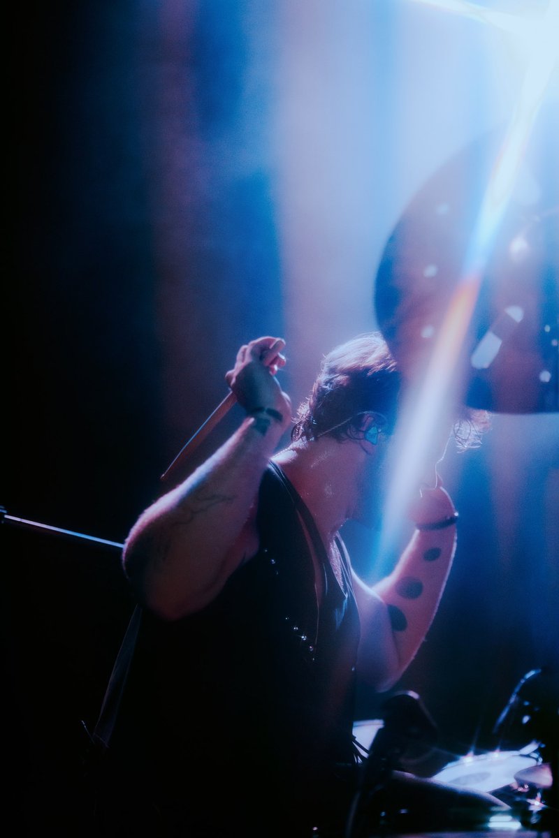 sophie harris (@sophieology_) on Twitter photo bestie guess what you did last night? dream job came true :)
<a href="/Ashton5SOS/">Ashton Irwin</a>’s first ever solo show shot by me bestie guess what you did last night? dream job came true :)
<a href="/Ashton5SOS/">Ashton Irwin</a>’s first ever solo show shot by me