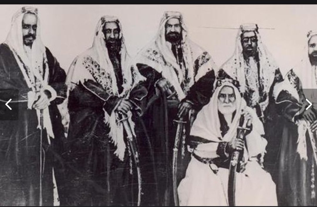 #محطه_بحرينيه
منذ فجر التاريخ سكنت البحرين قبائل "عبدقيس" "تميم" و"بكر بن وائل من "عنزة" التي ينتمي إليها حكام البحرين الحاليين من "ال خليفة" الكرام
شيوخنا ليسوا طارئين على #البحرين هم ملح أرضها منذ الأزل ووجودهم فيها قديم قدم التاريخ وانتقال أحمد الفاتح إليها امتداد لهذا الوجود.