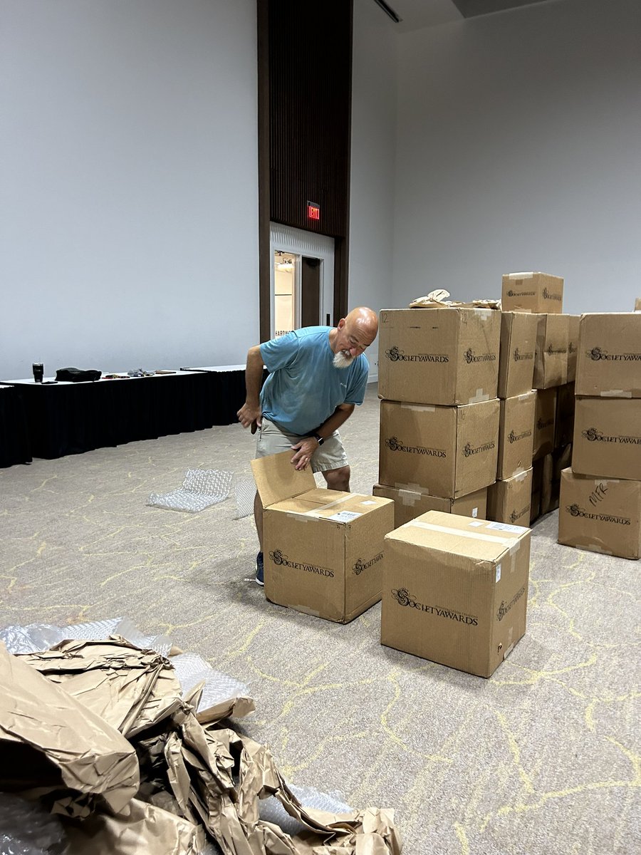 NancyCoxLex18's tweet photo. IT’S EMMY WEEKEND!! “Overture, Curtain, Lights! This is it…..”
The #OVEMMY Team and all the wonderful folks at Central Bank Center are killing it. And thanks to Visit LEX for the hospitality! @OhioValleyEmmy https://t.co/xlAPxbzYHK