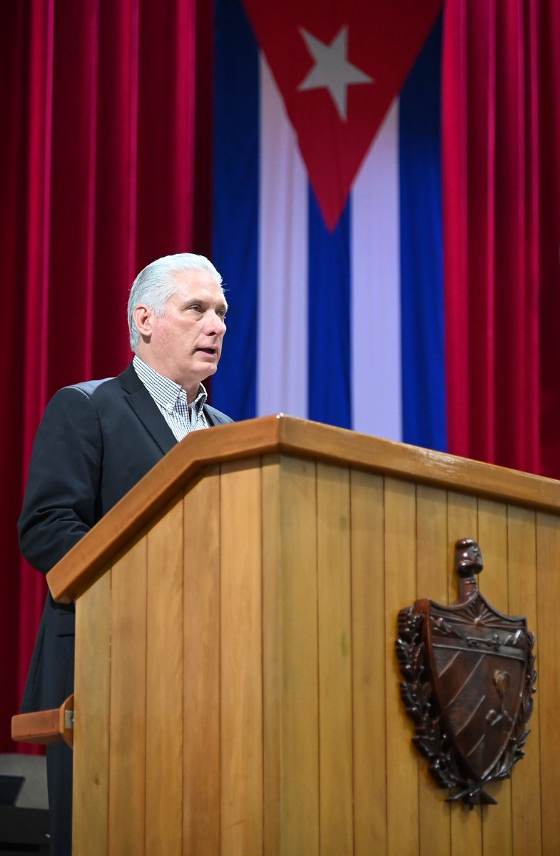 🗣️| “La Revolución está siendo duramente desafiada a revolucionarse y lo está haciendo. Lo estamos haciendo juntos, en equipo, no es posible otra fórmula”.

#Cuba